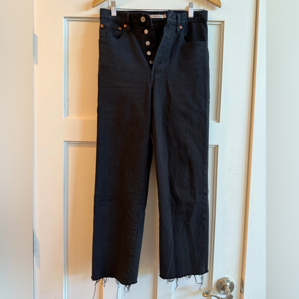 Levi’s black ribcage straight ankle Jeans
